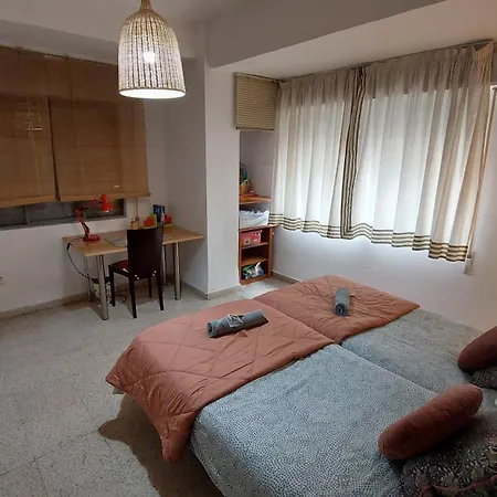 Céntrico Piso Con Aparcamiento Gratuito Appartamento