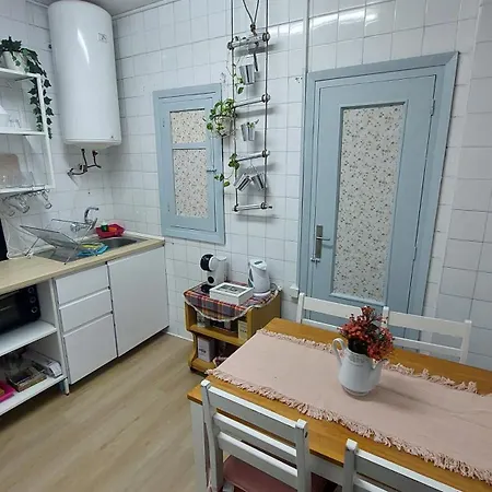Céntrico Piso Con Aparcamiento Gratuito Appartamento